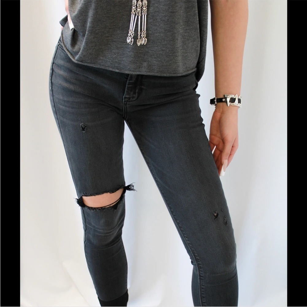 NWT Black Distressed Skinny Hidden Jeans Size 28